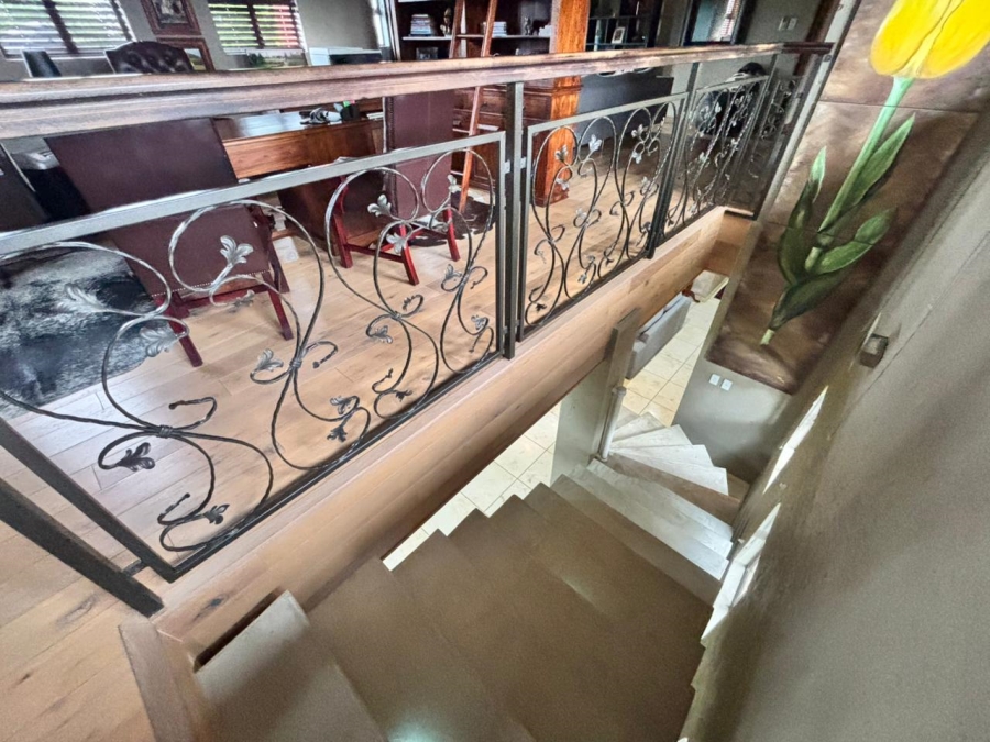 5 Bedroom Property for Sale in Grimbeeck Park North West